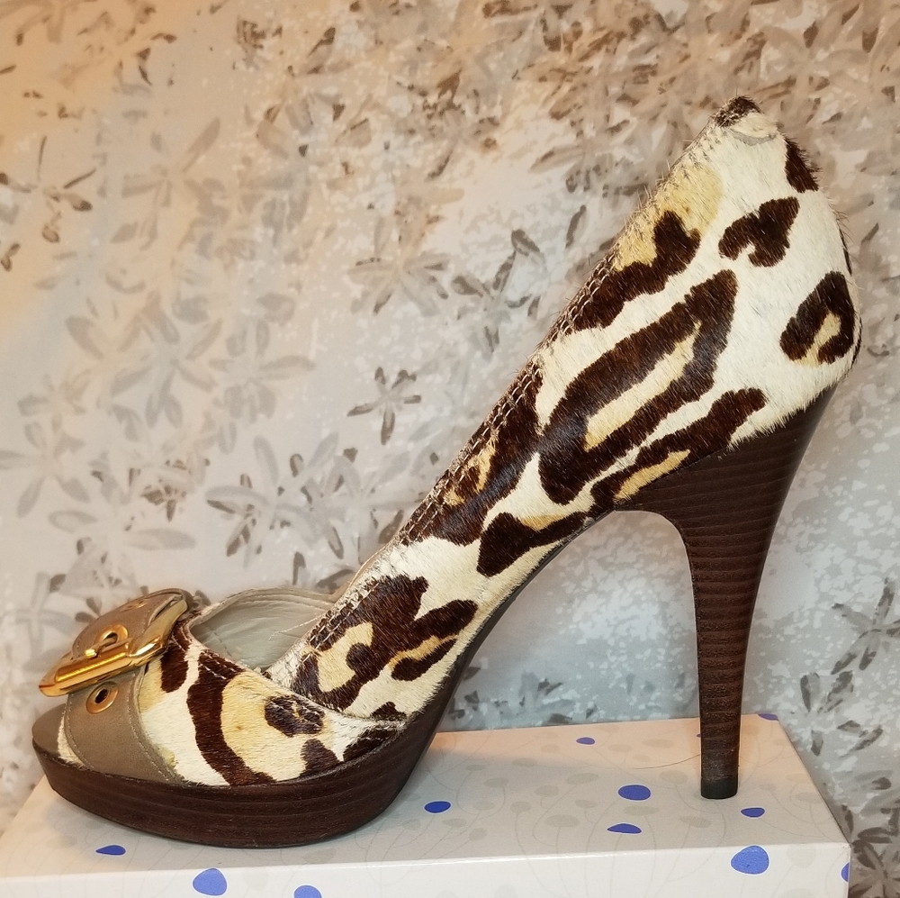 Shoes - Picture 2 of 8